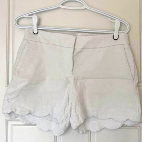 Women's White Scalloped Shorts Size 8 - Picture 1 of 2